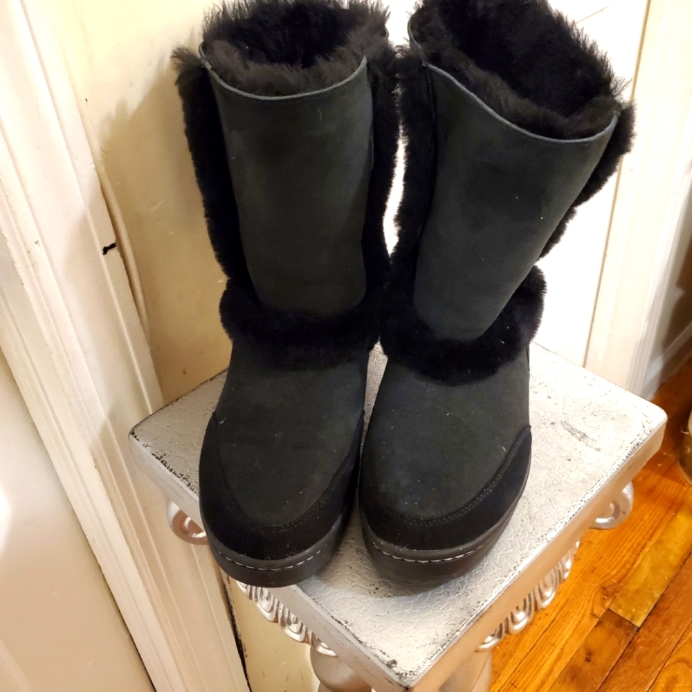SUNDANCE UGG BOOTS SIZE 9